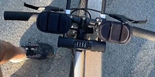 Cadenas U fixé à un guidon triathlète